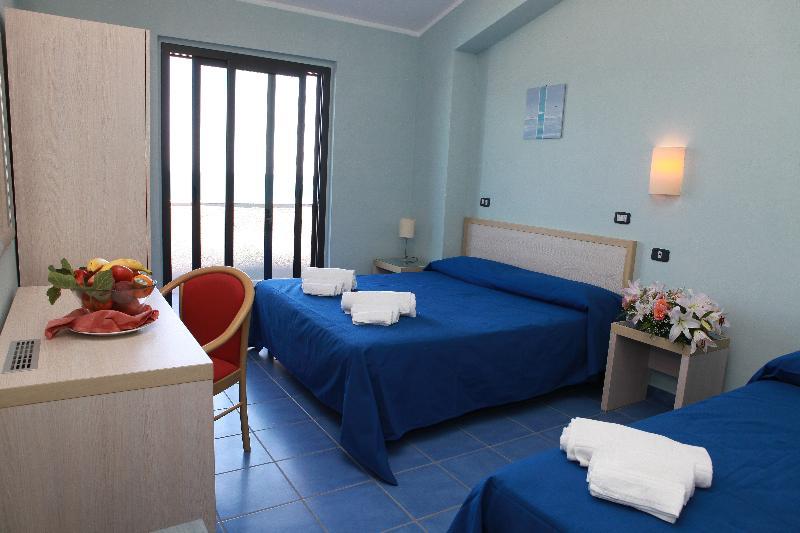 Hotel Club Esse Costa Dello Jonio à Mandatoriccio Marina Extérieur photo